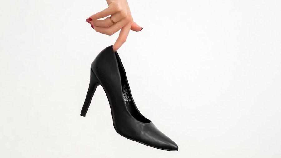 zapato negro de mujer